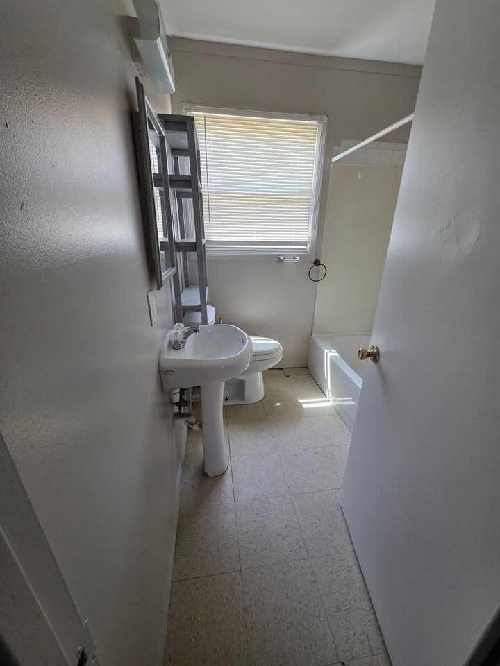 3921 Burdette St - Photo 6 of 10