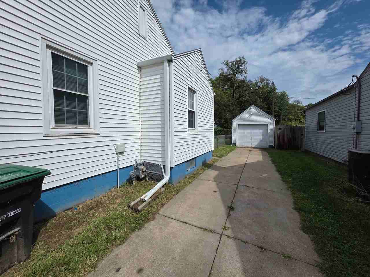 2732 Sharon Dr - Photo 2 of 18