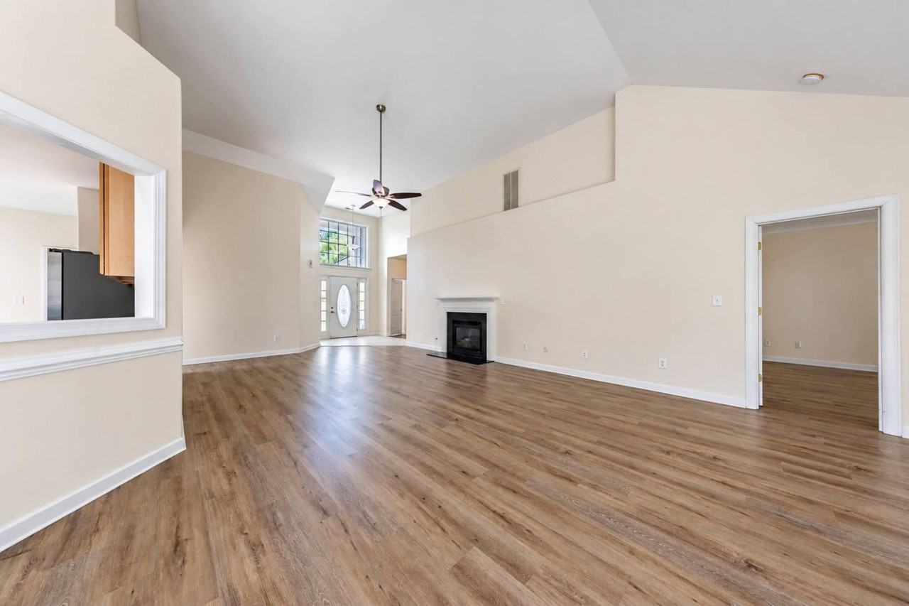 5169 Queen Bishop Ln - Photo 3 of 16