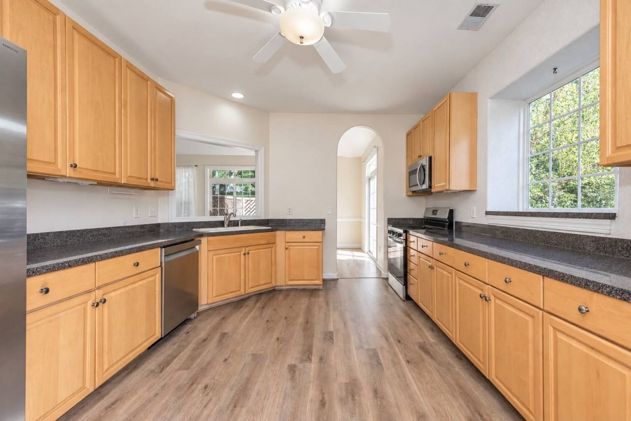 5169 Queen Bishop Ln - Photo 5 of 16