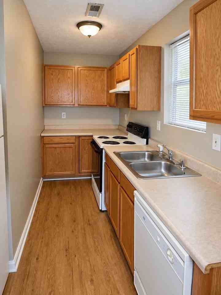 225 Waller Ave #B - Photo 3 of 6