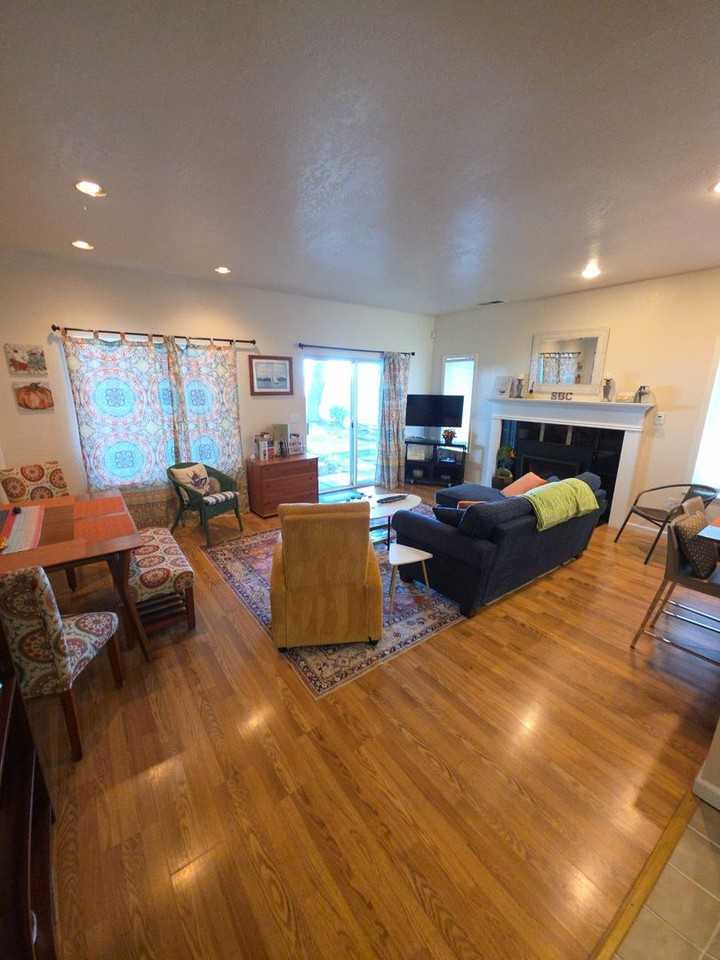 3816 Lakeshore Blvd #B - Photo 6 of 17