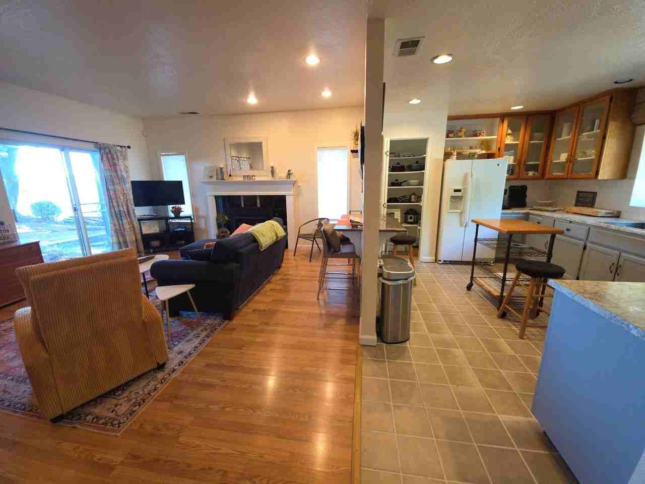 3816 Lakeshore Blvd #B - Photo 7 of 17
