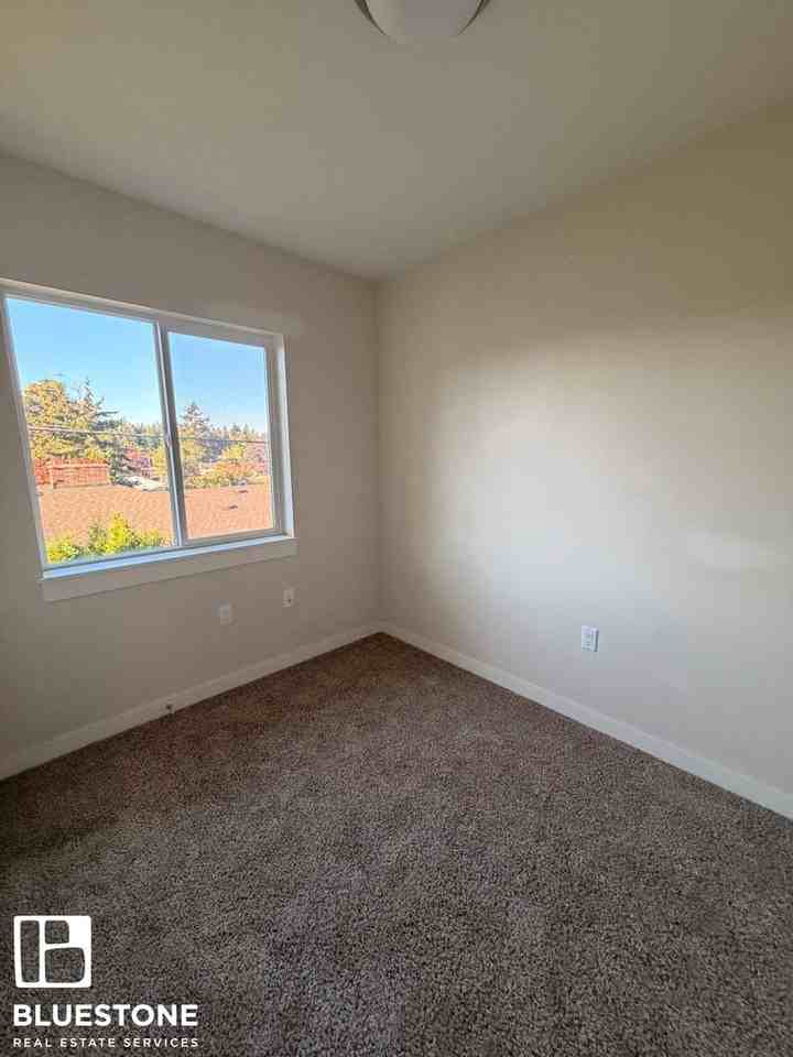 130 Ne 109th Ave - Photo 5 of 14