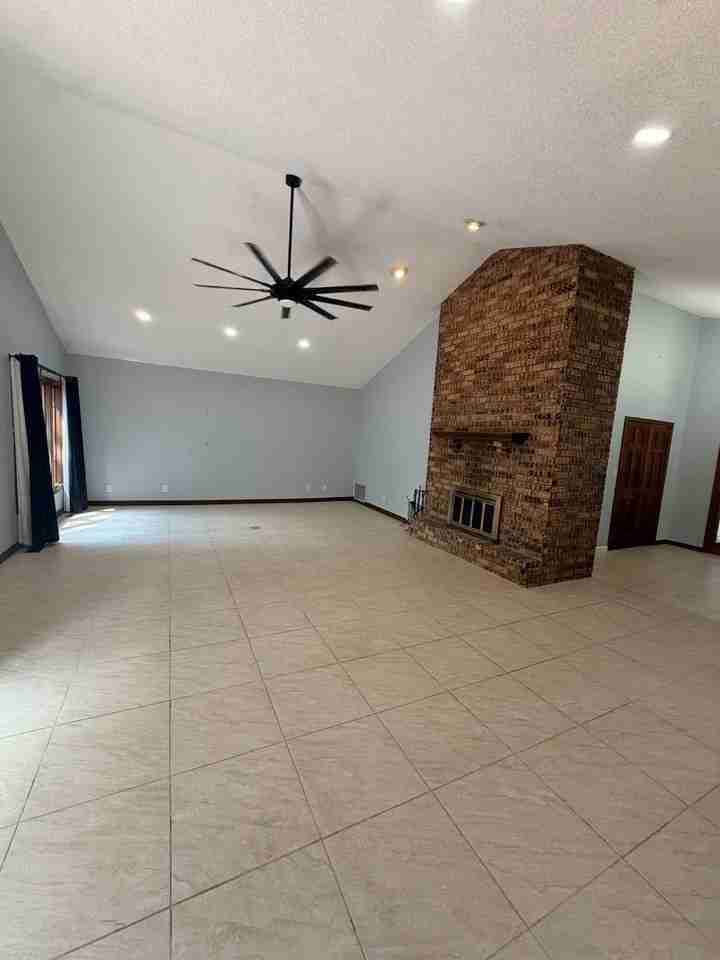 4427 Edgewood Cir - Photo 3 of 24