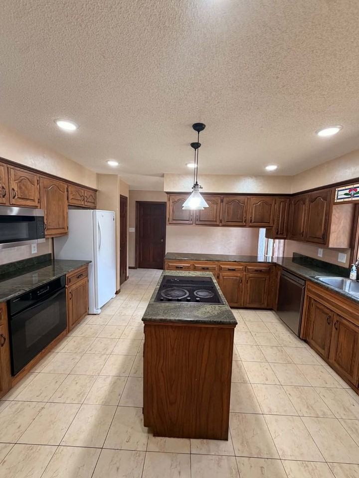4427 Edgewood Cir - Photo 5 of 24