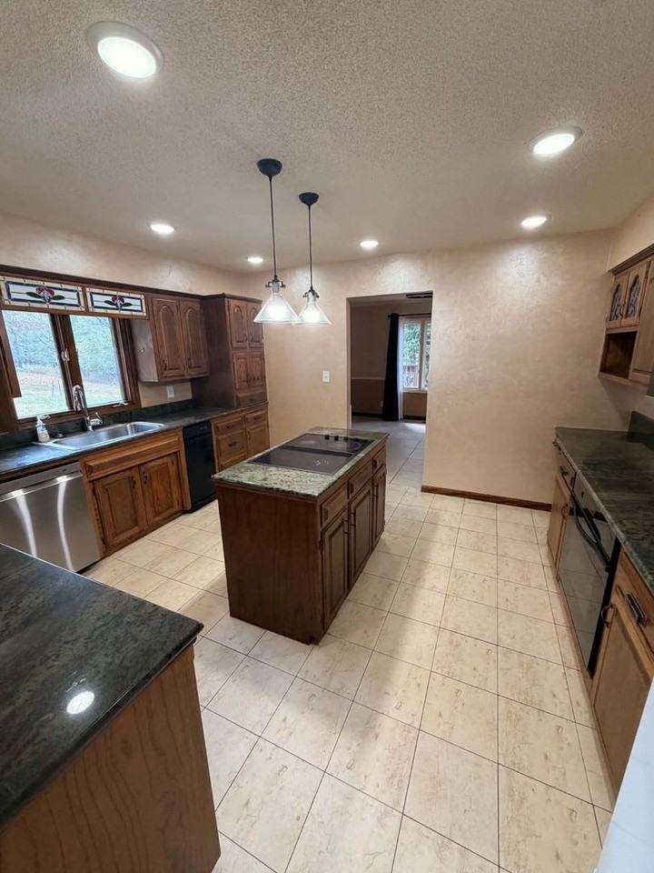 4427 Edgewood Cir - Photo 6 of 24