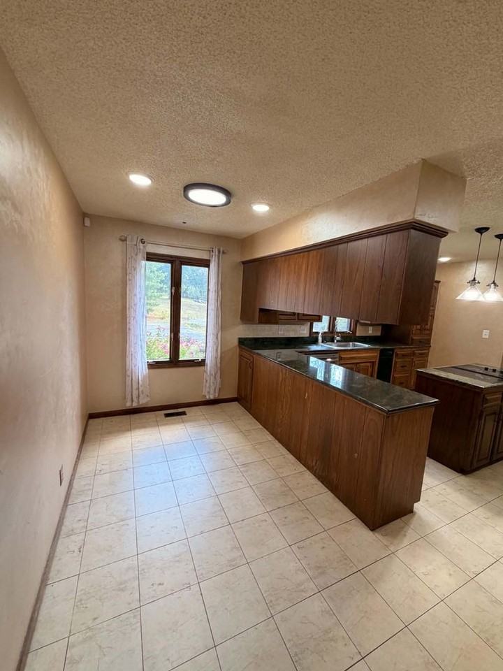 4427 Edgewood Cir - Photo 7 of 24