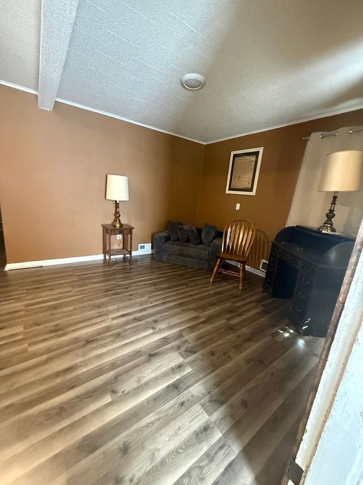 322 9th Ave Sw - Photo 4 of 32