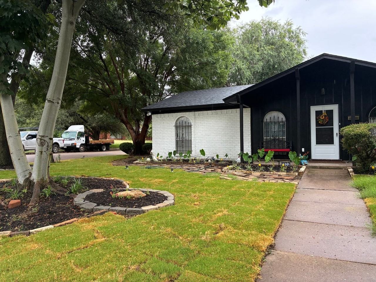 5632 Victoria Pl - Photo 2 of 20