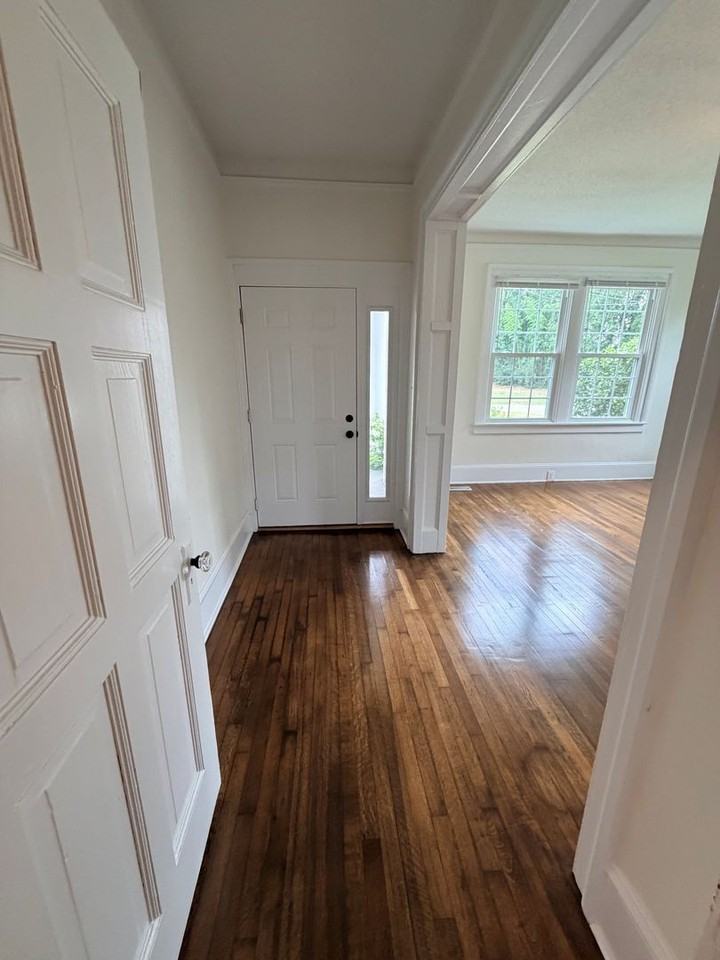 446 Stanley Ave - Photo 4 of 28