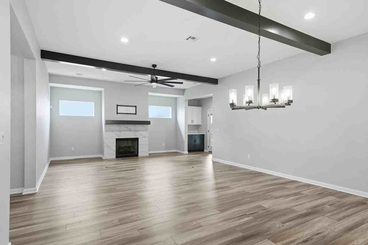 11460 S Ash St - Photo 3 of 34