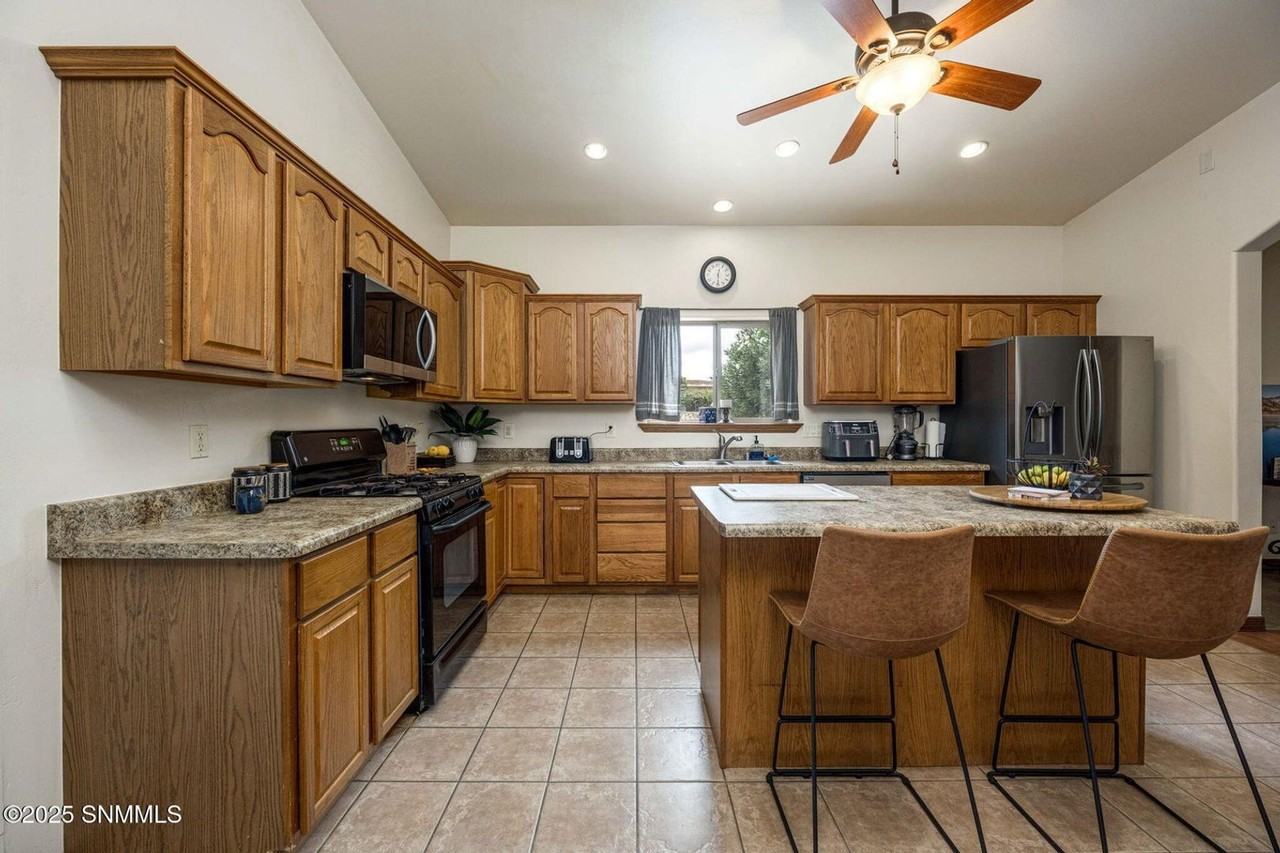 4165 Mojave Dr - Photo 3 of 8