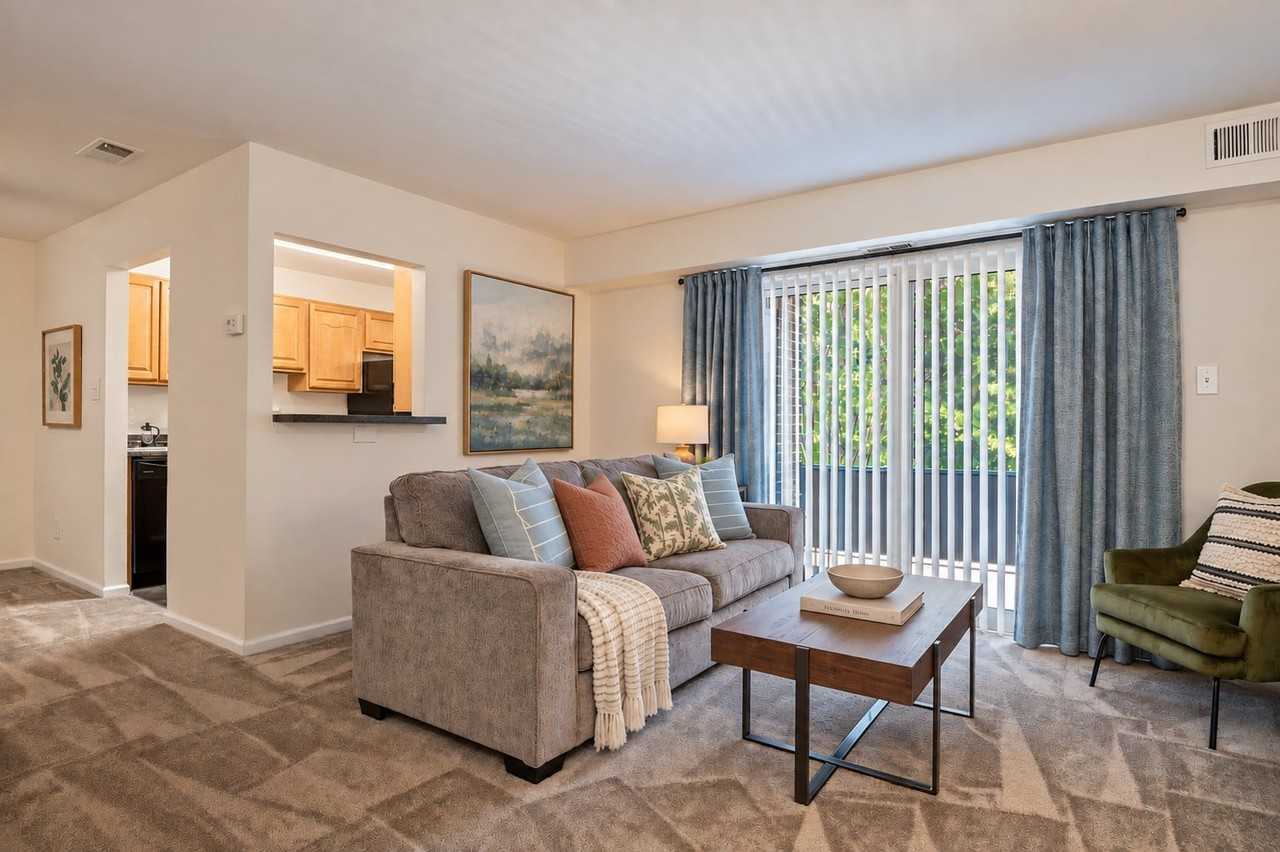Cedar Gardens and Towers Apartments and Townhomes - Photo 4 of 20
