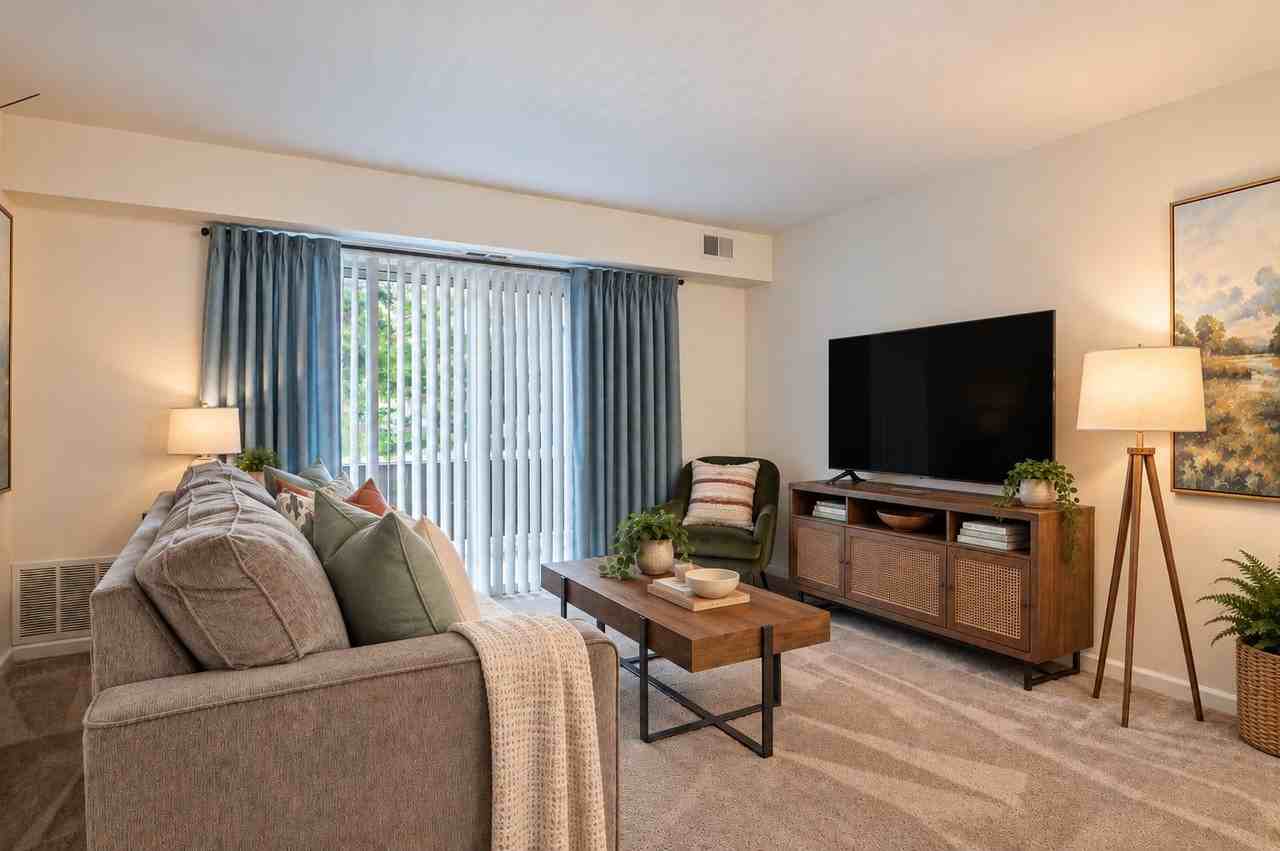 Cedar Gardens and Towers Apartments and Townhomes - Photo 5 of 20