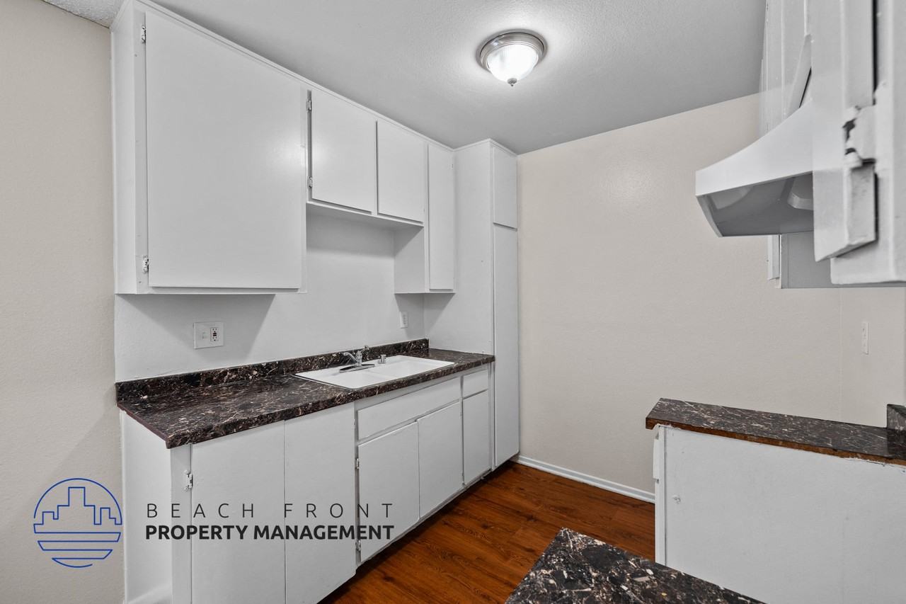 1880 Locust Ave. - Photo 4 of 23