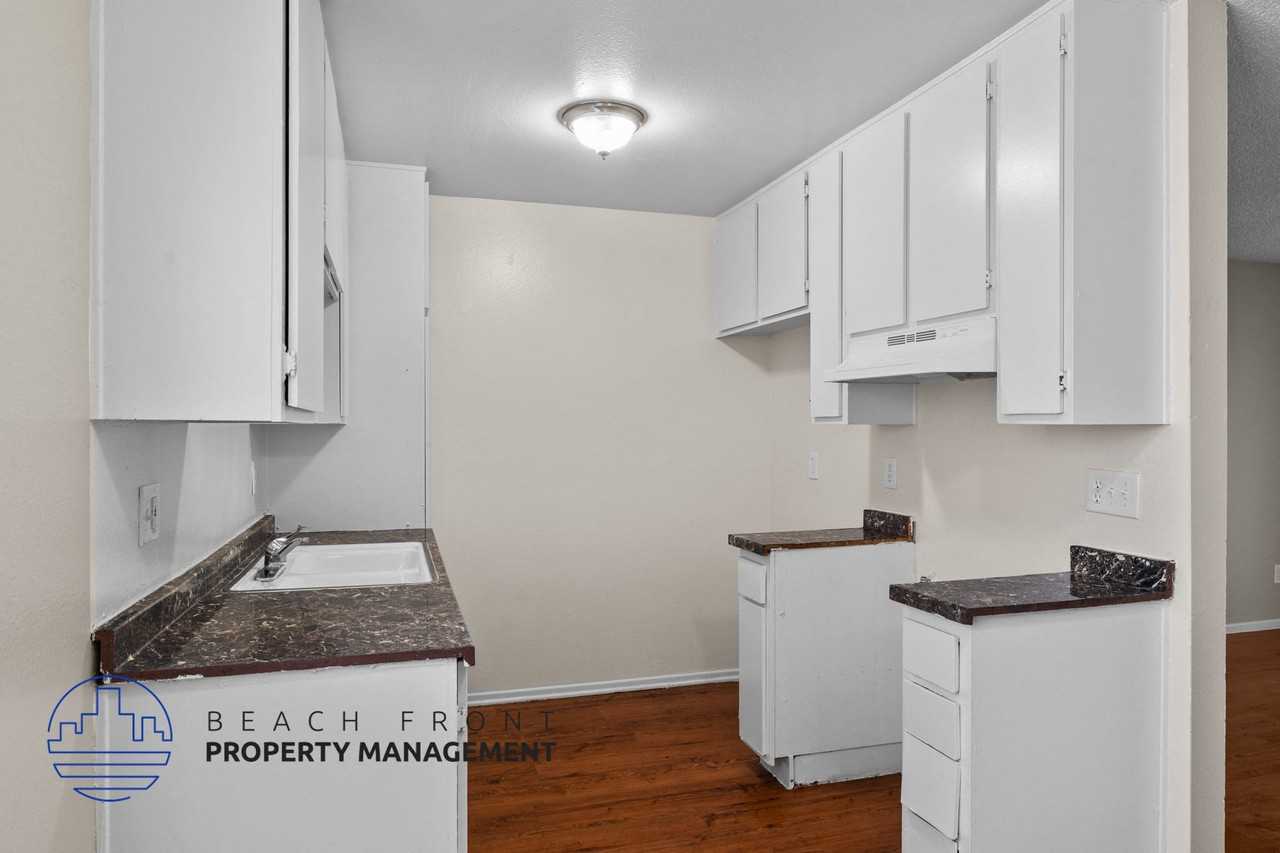 1880 Locust Ave. - Photo 5 of 23