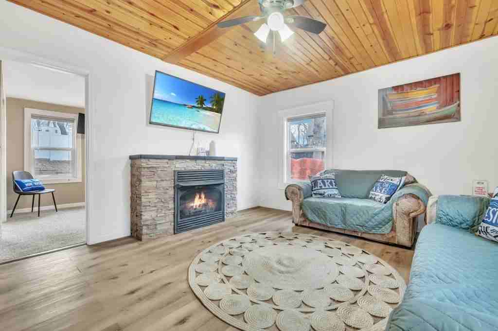 16423 255th Ave - Photo 3 of 16