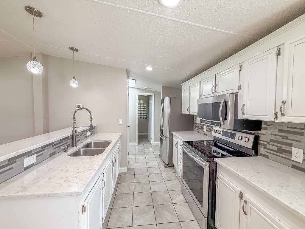 13708 Palm Dr - Photo 5 of 15