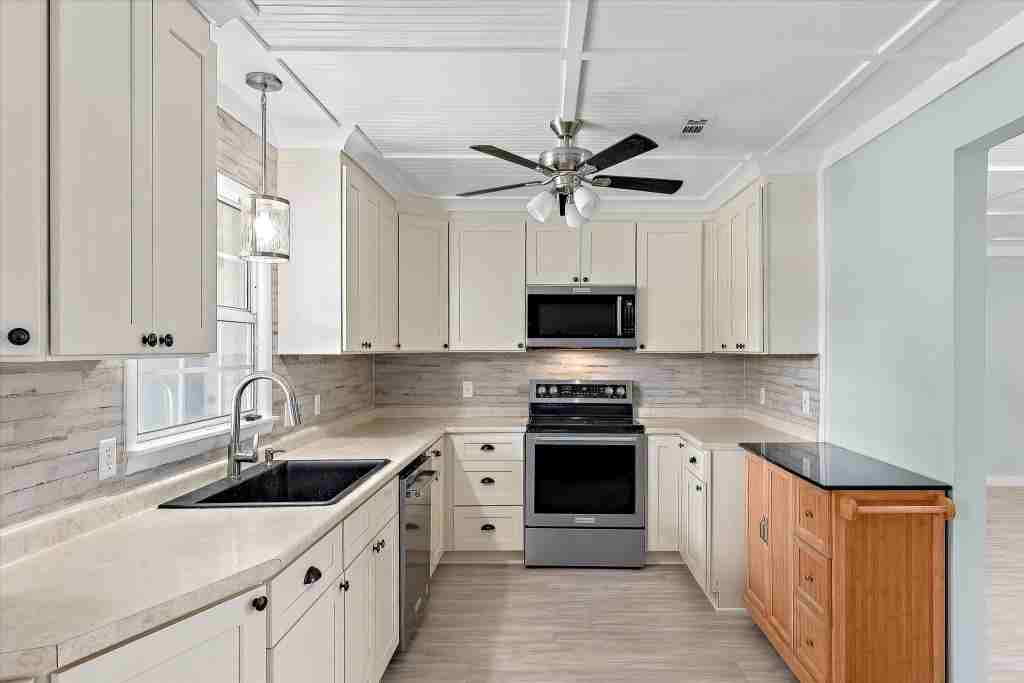 106 Windcreek Ln - Photo 3 of 16