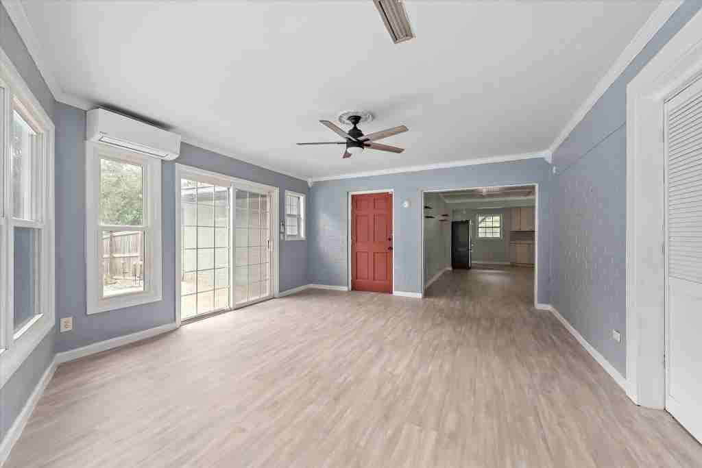 106 Windcreek Ln - Photo 4 of 16