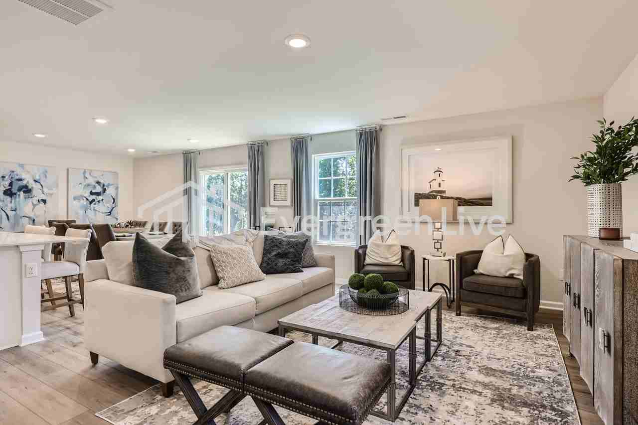425 Happy Hollow Dr - Photo 4 of 15