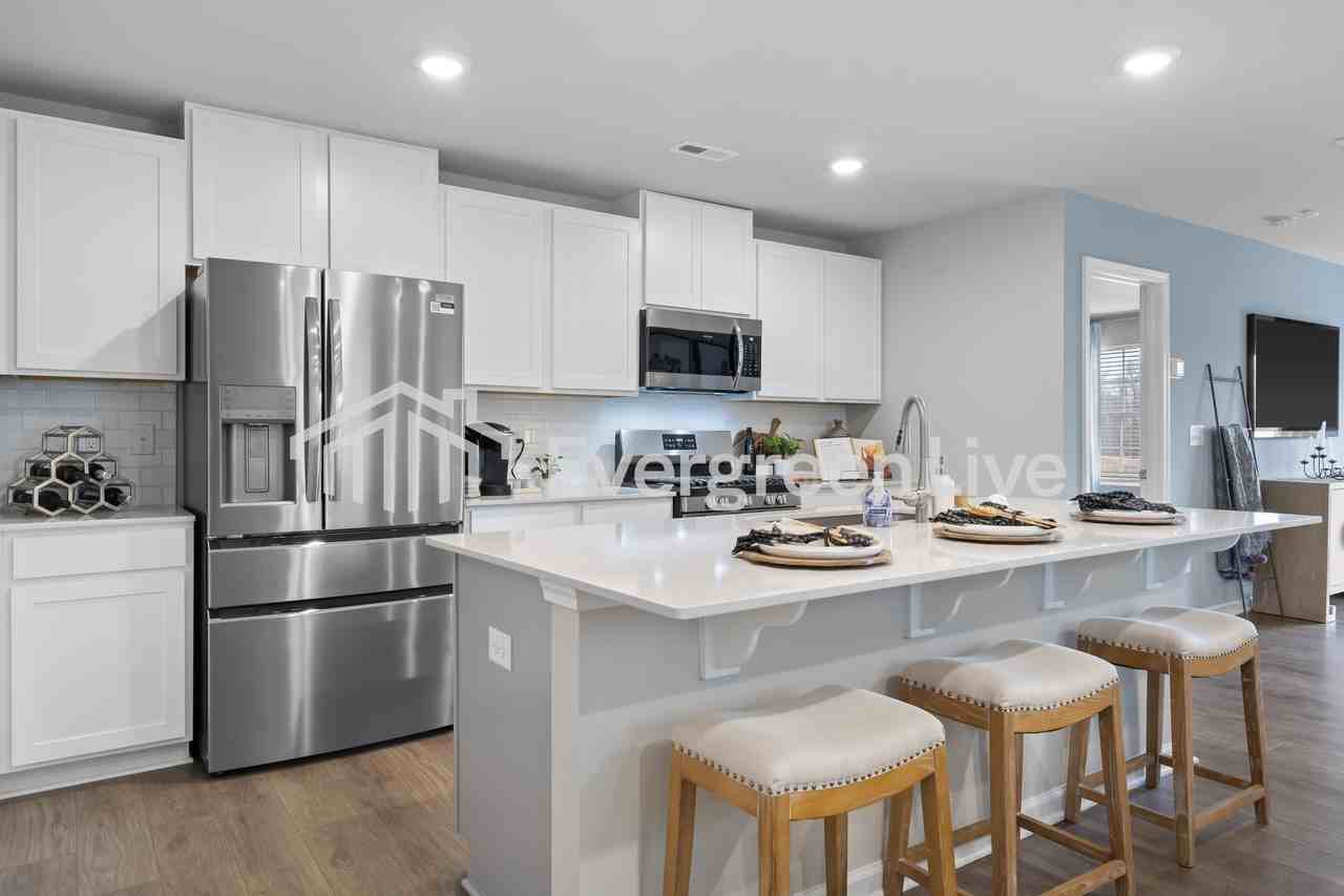 440 Happy Hollow Dr - Photo 5 of 15