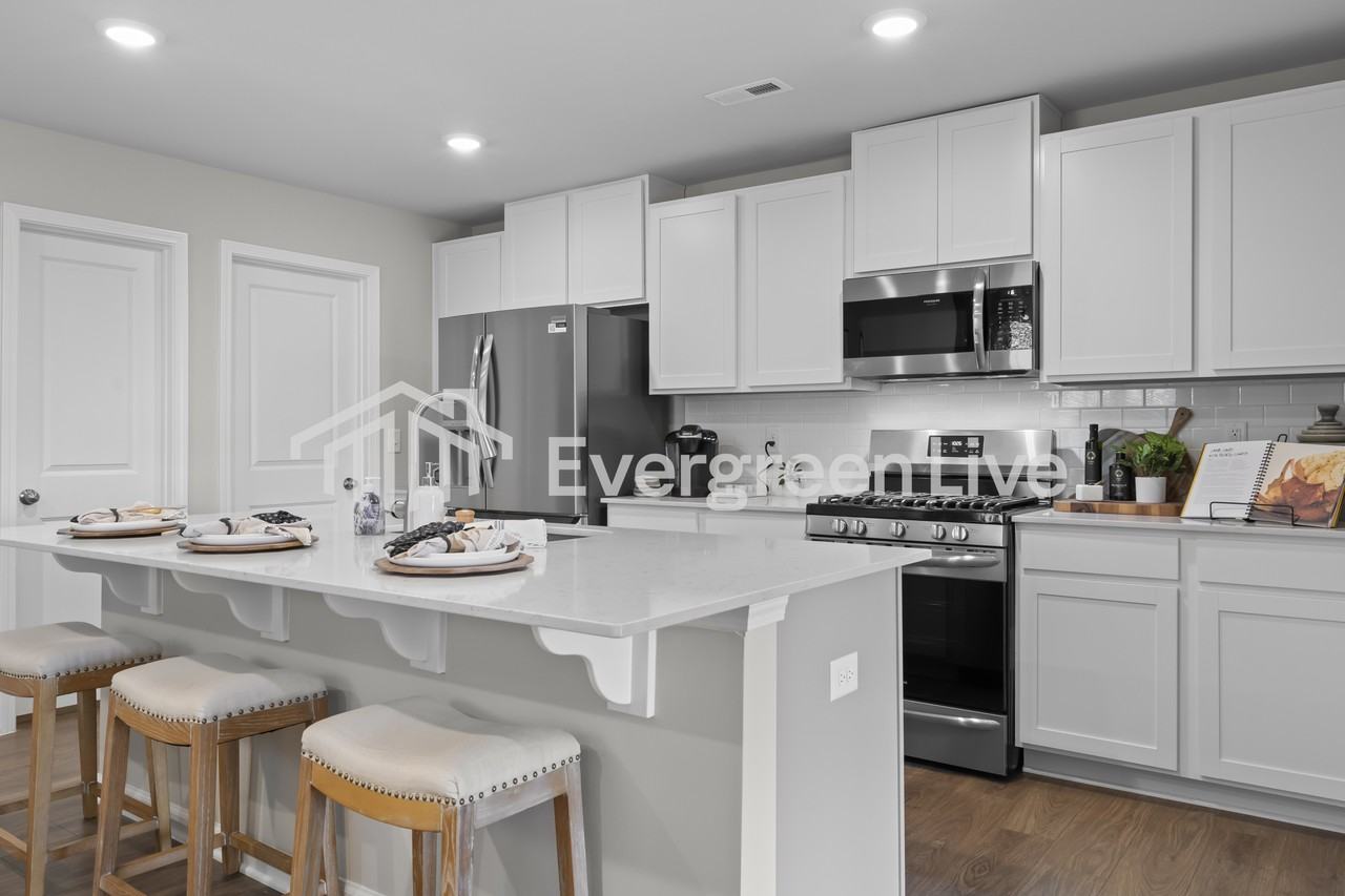 440 Happy Hollow Dr - Photo 6 of 15