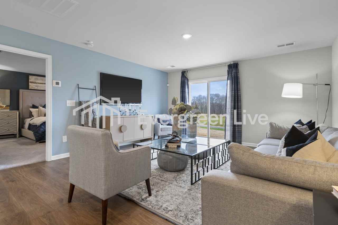 440 Happy Hollow Dr - Photo 7 of 15