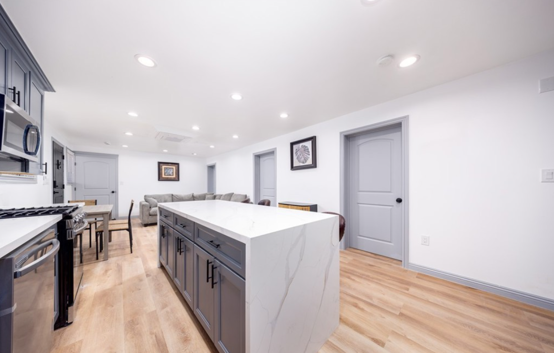 560 Coleman Ave - Photo 3 of 12
