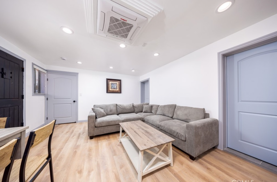 560 Coleman Ave - Photo 4 of 12