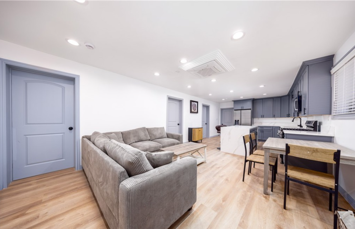 560 Coleman Ave - Photo 5 of 12