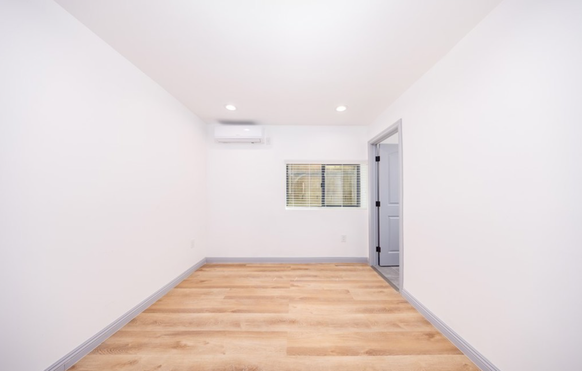 560 Coleman Ave - Photo 6 of 12