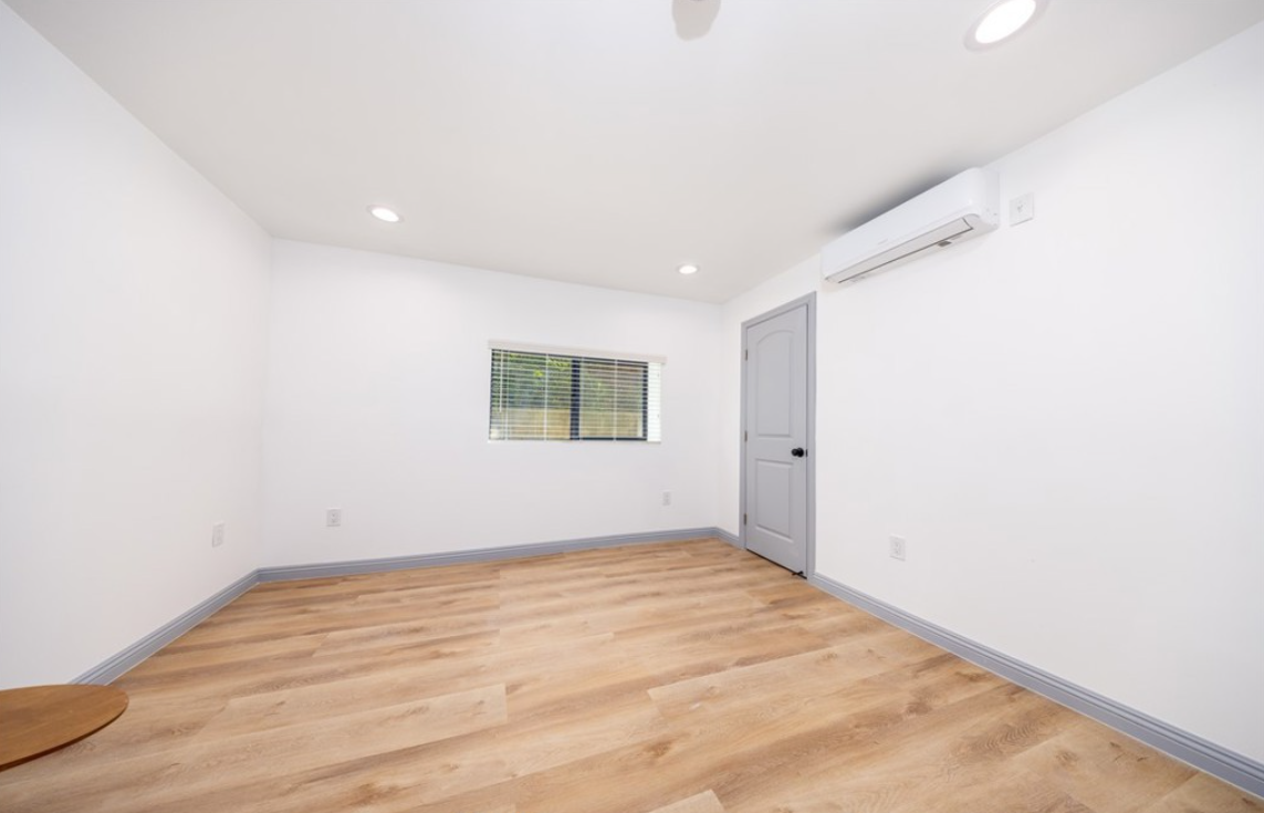 560 Coleman Ave - Photo 7 of 12