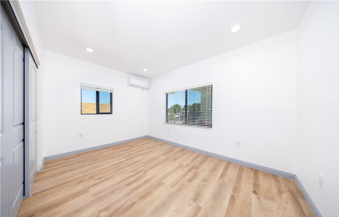 562 Coleman Ave - Photo 7 of 14