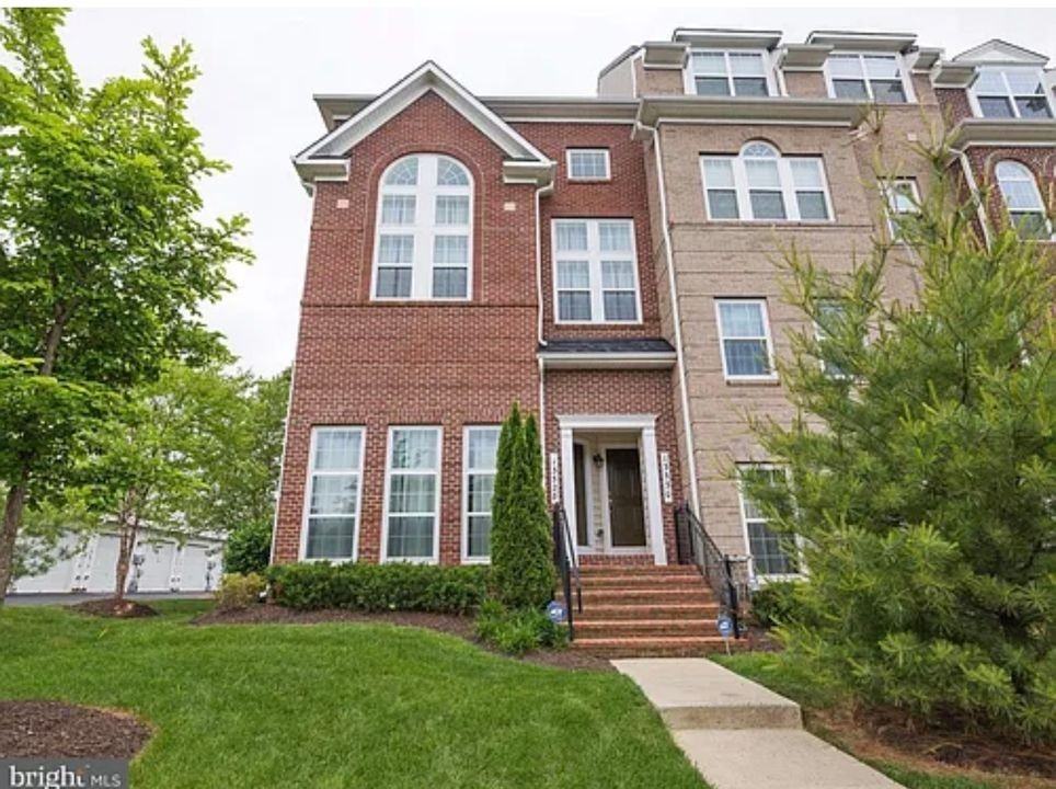 13528 Waterford Hills Blvd - Photo 2 of 24