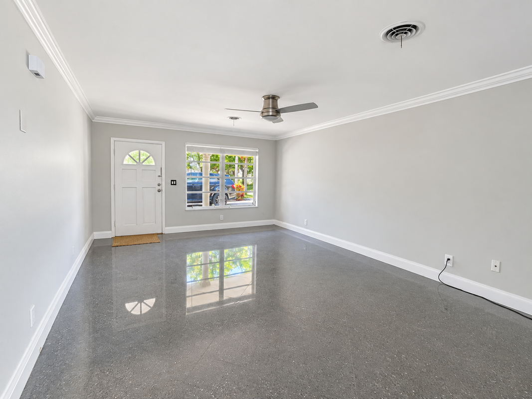 2820 Ne 49th St - Photo 2 of 10