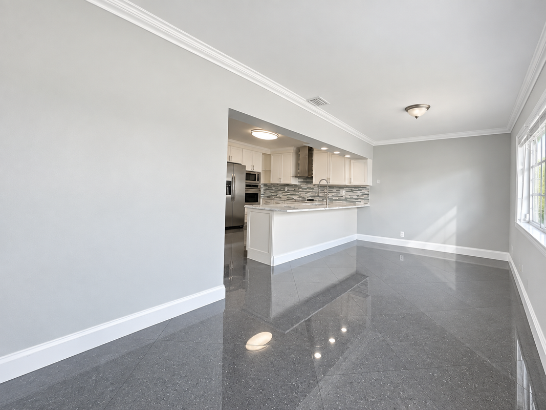 2820 Ne 49th St - Photo 4 of 10