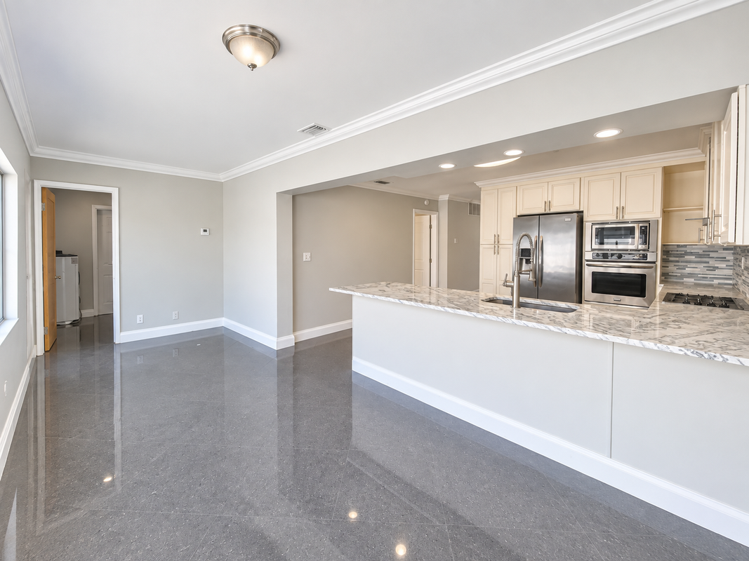 2820 Ne 49th St - Photo 5 of 10