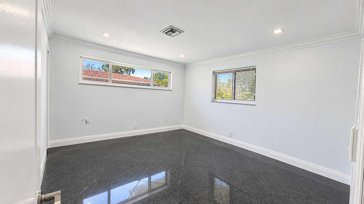 2820 Ne 49th St - Photo 6 of 10