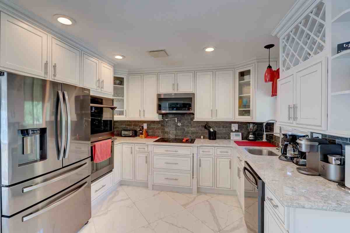 24 Jerome Dr - Photo 4 of 30