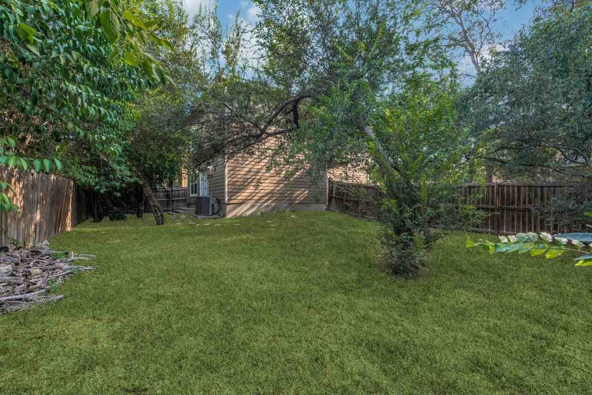 11 Oak Plz - Photo 2 of 12