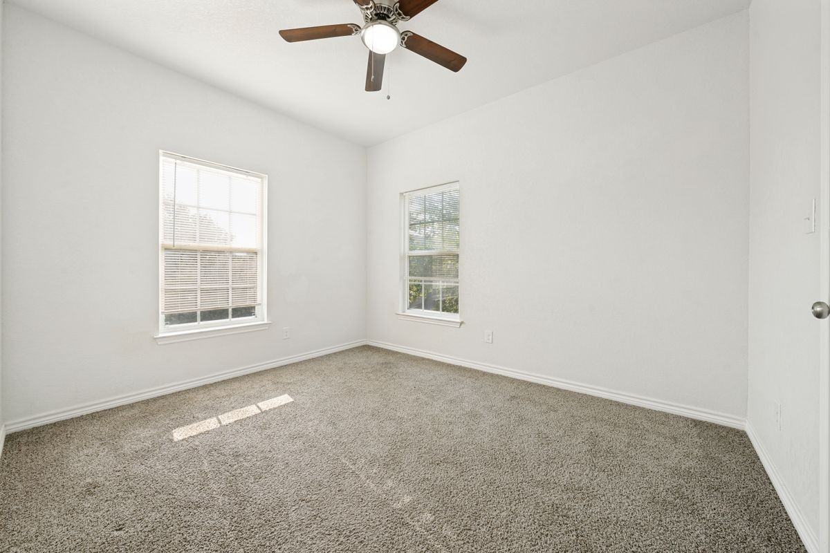 11 Oak Plz - Photo 4 of 12