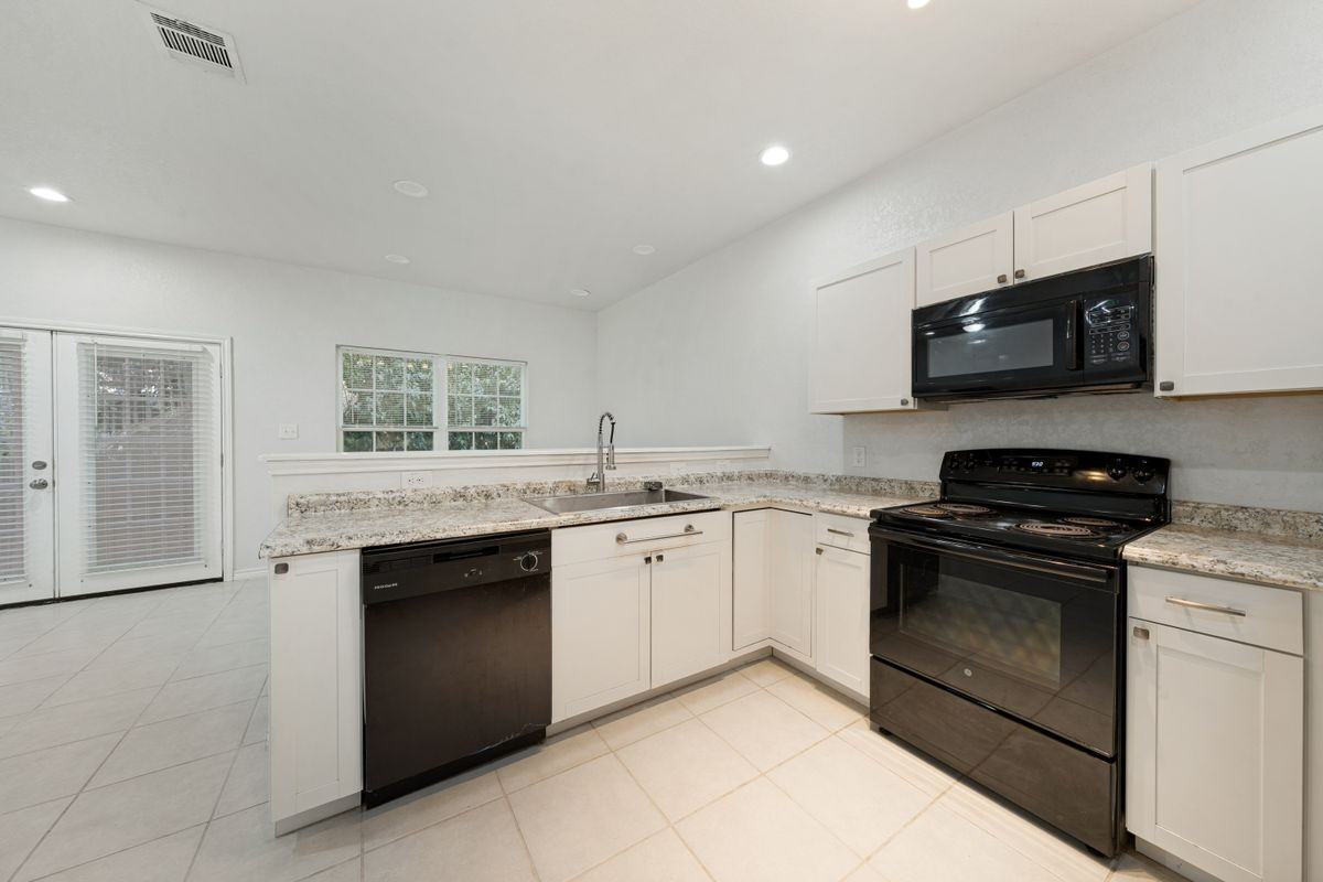 11 Oak Plz - Photo 7 of 12