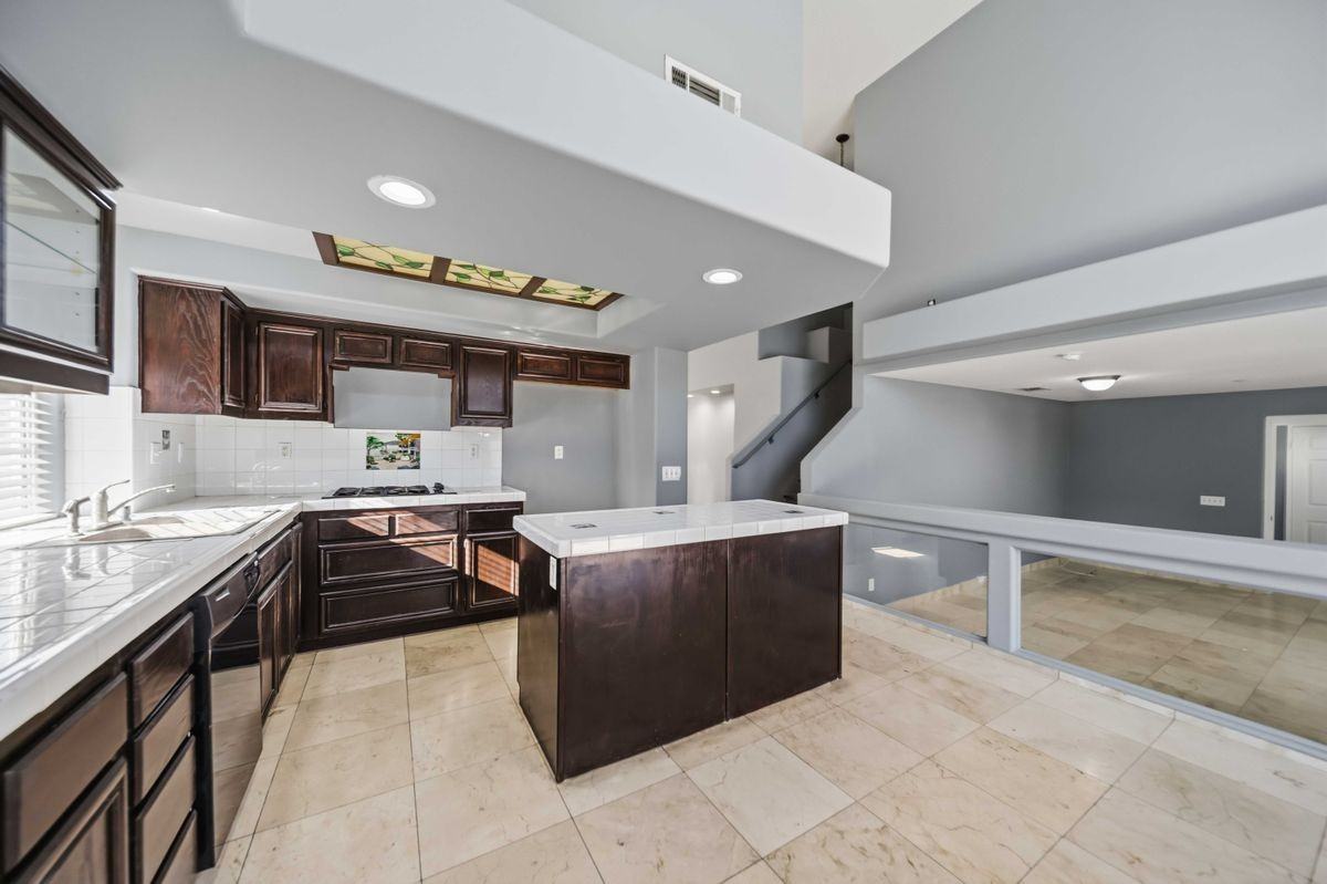 5642 Lighthouse Ln - Photo 3 of 18