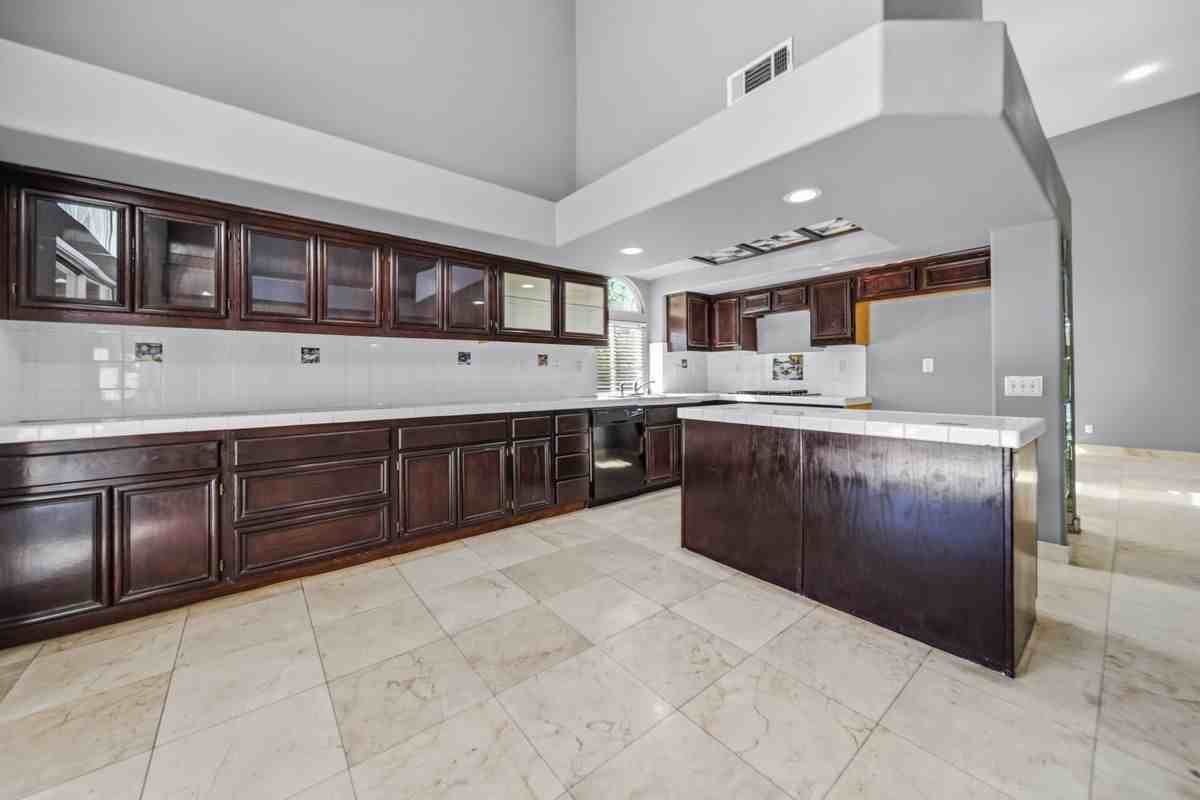 5642 Lighthouse Ln - Photo 4 of 18