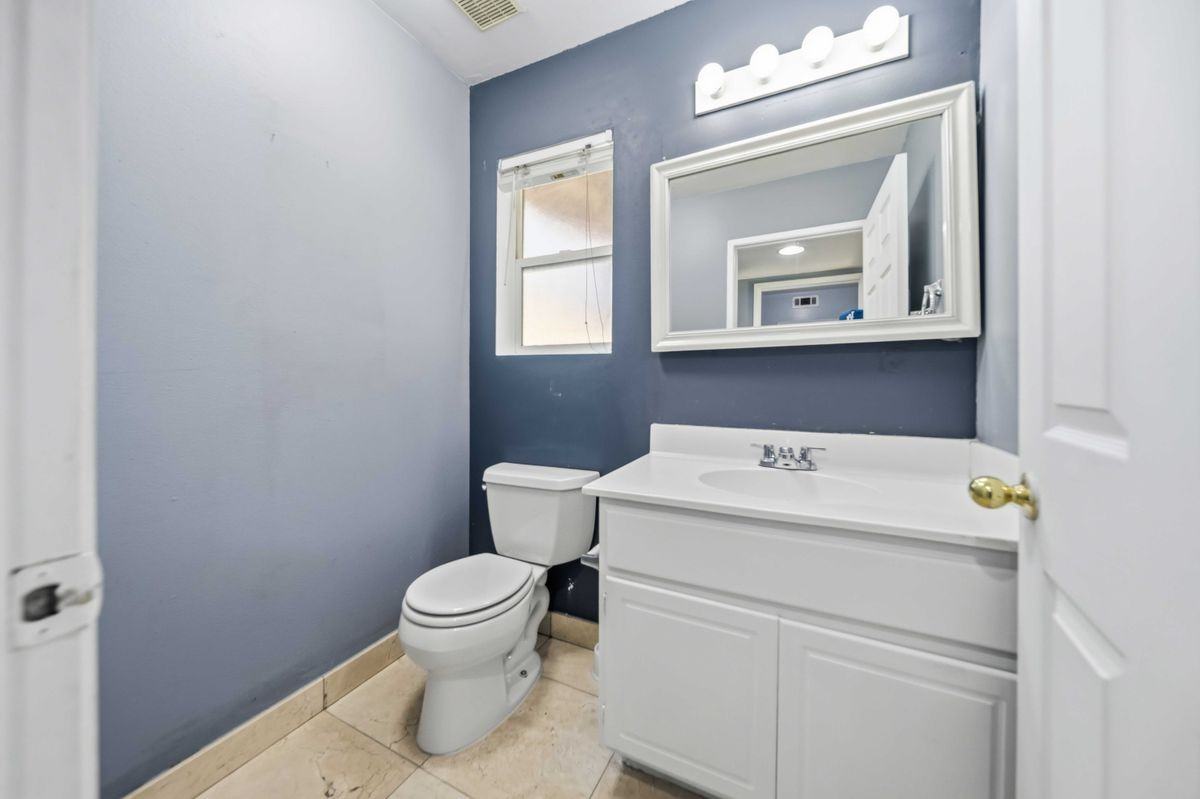 5642 Lighthouse Ln - Photo 5 of 18