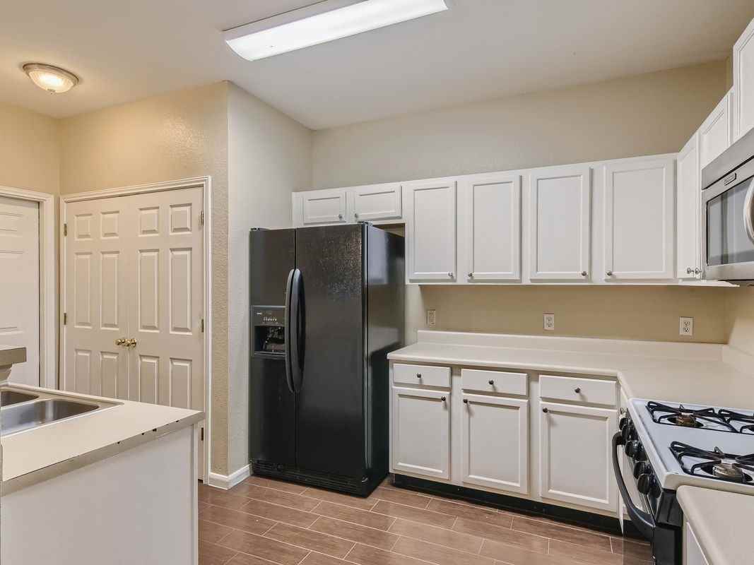 2858 Southampton Way ##A - Photo 3 of 30