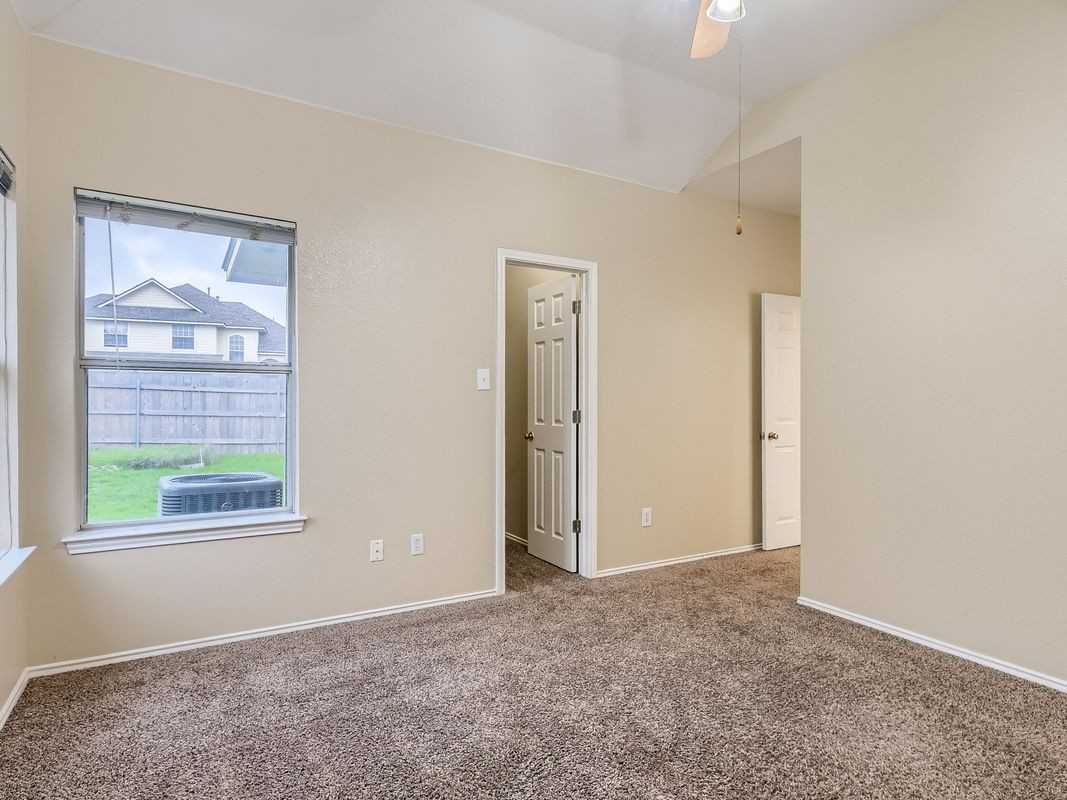 2858 Southampton Way ##A - Photo 4 of 30