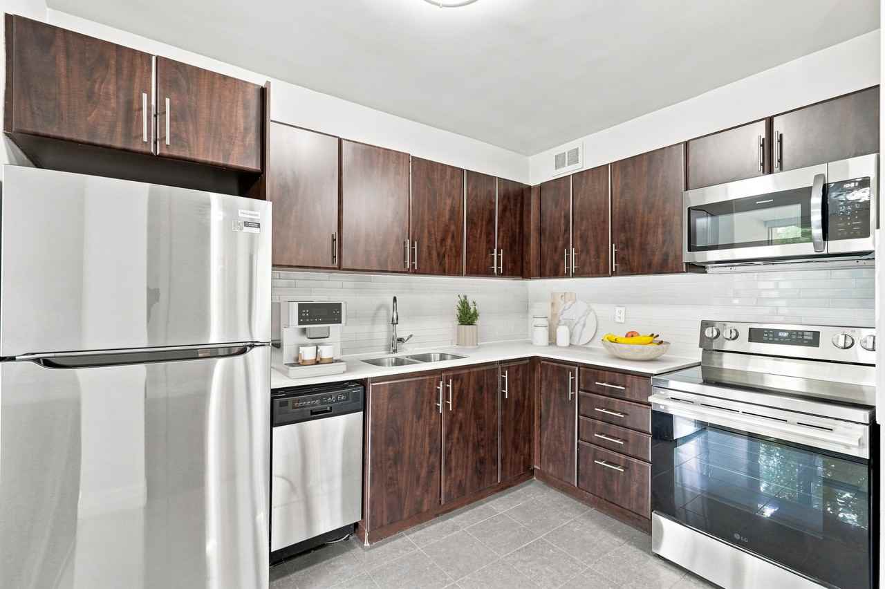 Almore Apartments - Photo 3 of 21